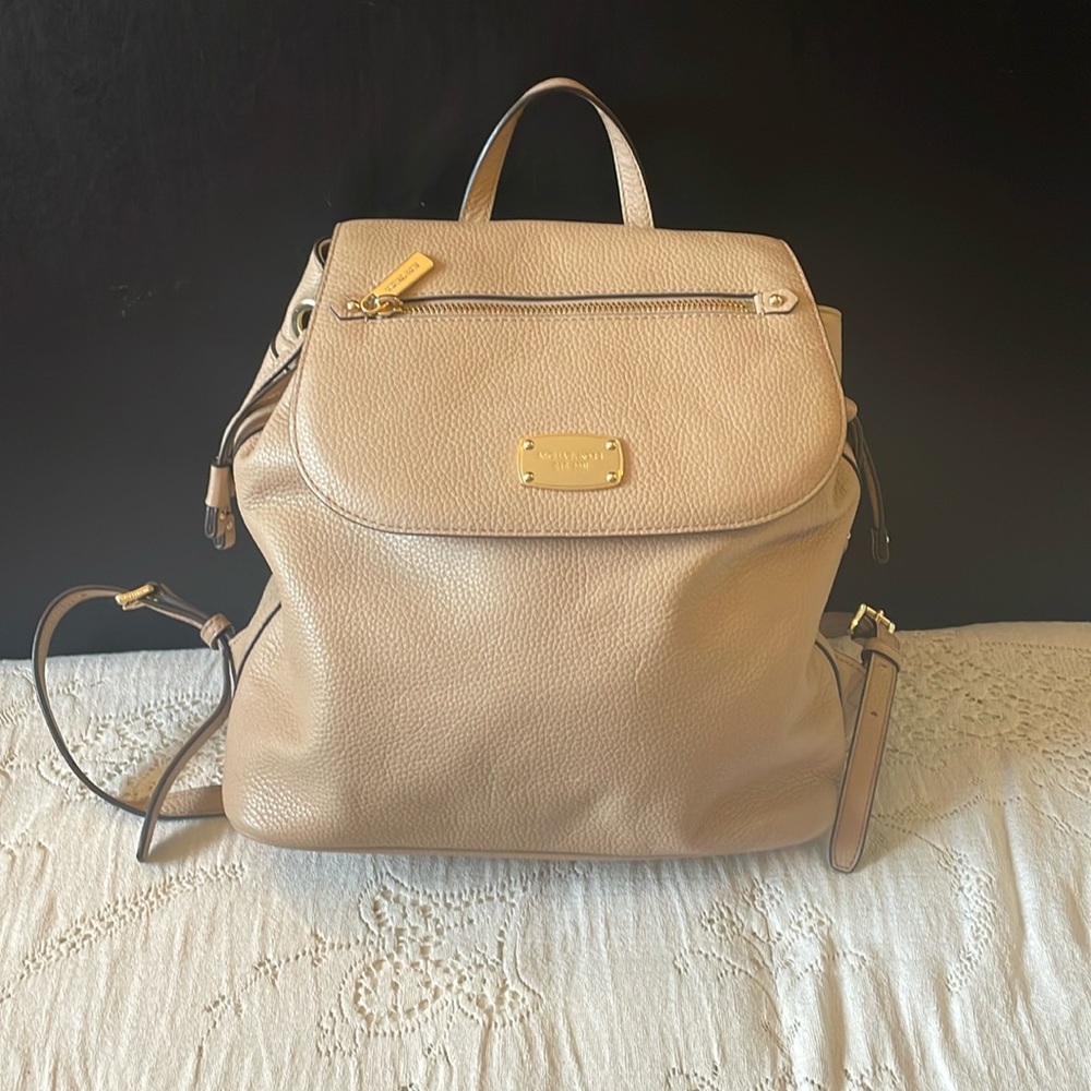 MICHAEL KORS | Leather backpack, tan/beige w/ gold hardware, one size - EUC